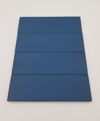 Harmony Glint Blue Matt 5x15 - Kafelki niebieskie. Małe płytki ścienne z matową, lekko nierówną powierzchnią.