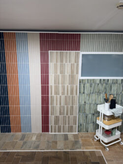 Małe kafelki ścienne imitujące drewno 3d Estudio Jaipur Woods 11,5x23,1 cm