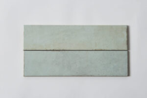 Miętowe płytki - Equipe Tribeca Seaglass Mint 6 x 24,6 cm. Kafelki cegiełki w zieleni miętowej z postarzaną, nierówną powierzchnią.