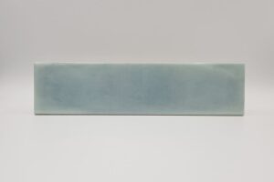 Płytka turkusowa - Cifre Opal Turquoise Brillo 7,5x30 cm. Płytka ścienna z błyszczącą powierzchnią - lekko pofalowaną.