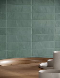Płytki cegiełki zielone satynowe na ścianę Marca Corona Miniature Cera Verde Foresta 6x24 J416
