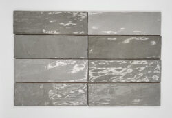 Płytki łazienkowe szare, połysk- Harmony RIAD GREY 6,5x20 cm. Płytki na ścianę wysoki połysk w odcieniach szarości z nieregularną powierzchnią.