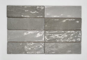 Płytki łazienkowe szare, połysk- Harmony RIAD GREY 6,5x20 cm. Płytki na ścianę wysoki połysk w odcieniach szarości z nieregularną powierzchnią.