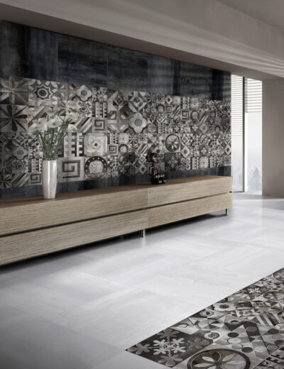 Płytki patchwork na ścianę - Absolut Keramika Baffin decor lappato 60x60 cm. Salon z płytkami dekoracyjnymi, lappato na podłodze i ścianie.