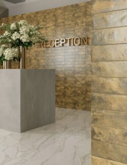 Złota płytka ścienna, metaliczna - Marca Corona FUOCO ORO BRUNITO 6x24 cm. Recepcja z płytkami typu cegiełka na ścianie.