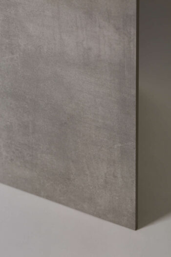 Płytki podłogowe, szare - SINTESI Flow grey. Gresy włoskie z matową powierzchnią imitującą cement, beton do salonu, kuchni.