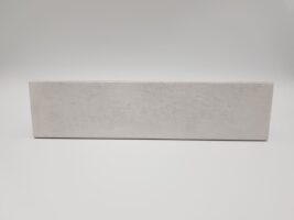 Szare kafelki cegiełki - Peronda Harmony Bari Silver 6x24,6 cm. Płytki w małym, podłużnym formacie z błyszczącą, przecieraną powierzchnią, lekko wklęsłą.