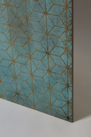 Gres turkusowy, dekoracyjny - CAESAR Trace mint deco 60x60 cm. Płytka turkusowa ze wzorem na podłogę i ścianę od włoskiego producenta płytek ceramicznych Ceramiche Caesar