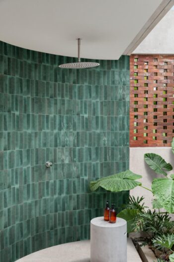 Włoskie, płytki pod prysznic, cegiełki na ścianie, Marazzi Lume Turquoise 6x24cm