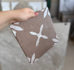 PANGEA Chocolate Flower LT 22,3X22,3 Harmony