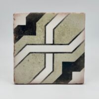 Kafelki postarzane, wzór - Harmony Casablanca Torres 12,5x12,5cm. Kwadratowe, małe kafelki z wzorem w kolorach: biały, czarny, zielony.