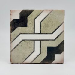 Kafelki postarzane, wzór - Harmony Casablanca Torres 12,5x12,5cm. Kwadratowe, małe kafelki z wzorem w kolorach: biały, czarny, zielony.