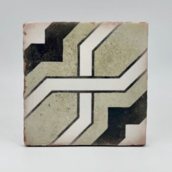 Kafelki postarzane, wzór - Harmony Casablanca Torres 12,5x12,5cm. Kwadratowe, małe kafelki z wzorem w kolorach: biały, czarny, zielony.