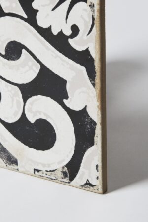 Płytki biało czarne wzory - Peronda Harmony LENOS MIRABELLO 22,3×22,3 cm. Płytka vitage w starym stylu ze śladami przetarcia na podłogę i ścianę.