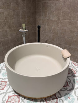 Płytki łazienkowe we wzory podłoga Harmony Soroa Cherry 22,3x22,3cm