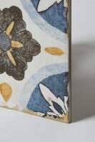 Płytki ze wzorami - Peronda Harmony LENOS MIRTOS 22,3x22,3 cm. Kwadratowe kafle na podłogę i ścianę w starym stylu z poprzecieranym, wielokolorowym wzorem.