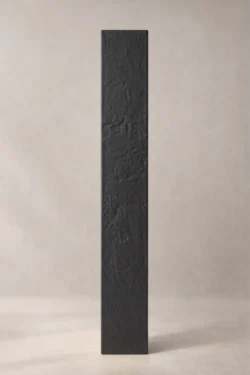 Czarna matowa płytka gresowa Marca Corona Longarine Calcecreta Ombra 7,5x60 cm J851