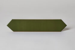 Płytki Equipe Arrow Green Kelp 5x25 cm. Zielone kafelki ścienne w połysku.