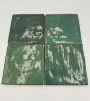 Zielone, kwadratowe płytki do łazienki - Harmony Riad Green 10x10cm. Hiszpańskie płytki na ścianę w odcieniach koloru zielonego.