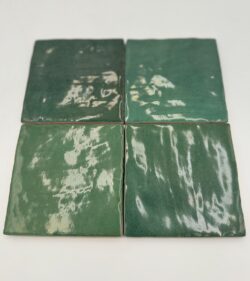 Zielone, kwadratowe płytki do łazienki - Harmony Riad Green 10x10cm. Hiszpańskie płytki na ścianę w odcieniach koloru zielonego.