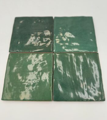 Zielone, kwadratowe płytki do łazienki - Peronda Harmony Riad Green 10x10cm. Hiszpańskie płytki na ścianę w odcieniach koloru zielonego.