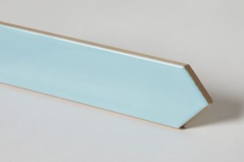 Płytki łazienkowe błękitne - Equipe Arrow Caribbean blue 5 x 25 cm. Kafelki cegiełki typu heksagon na ścianę do łazienki.