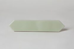 Płytki oliwkowe - Equipe Arrow Green halite 5x25 cm. Podłużne kafelki na ścianę z sześcioma bokami.